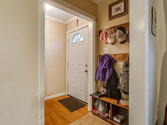 5th image of 1037 E Franklin St