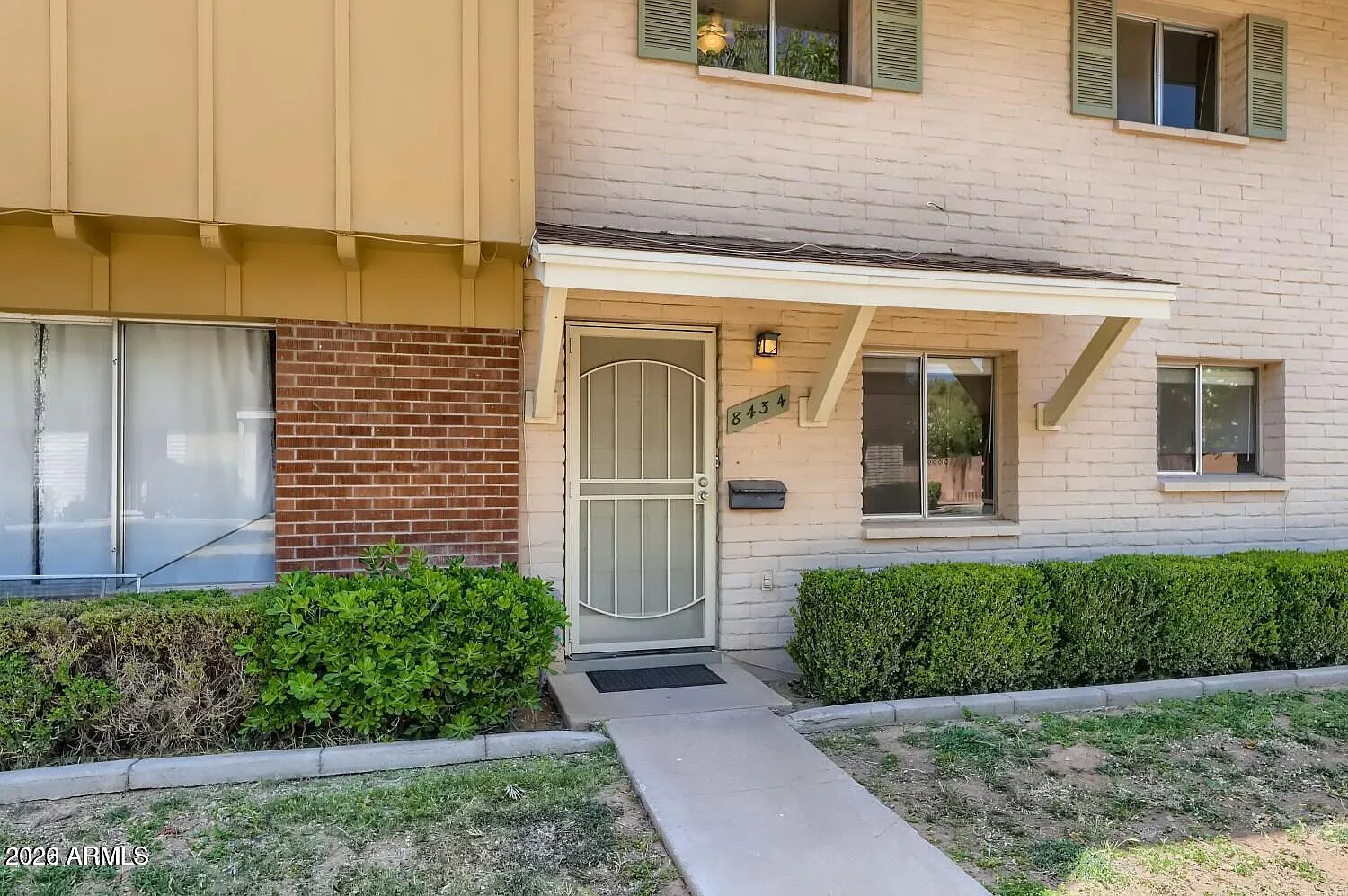 3 bed, 1.5 bath, 1408 sqft, $2,200 — Photo 3