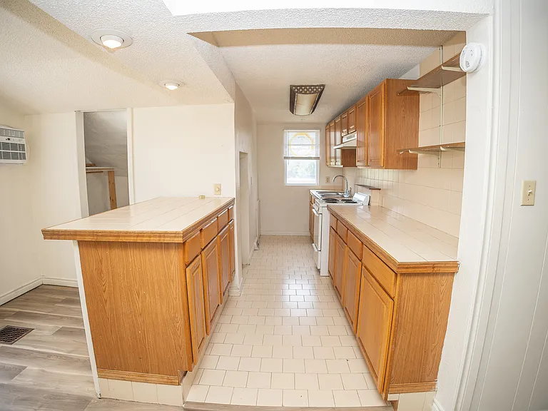 1112 E Miller St #B — Photo 7