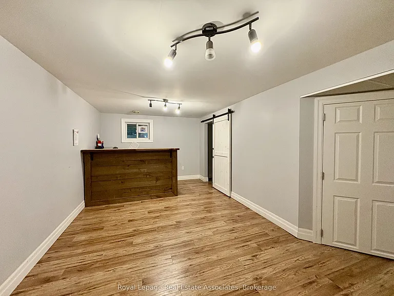 229 Simon St — Photo 11