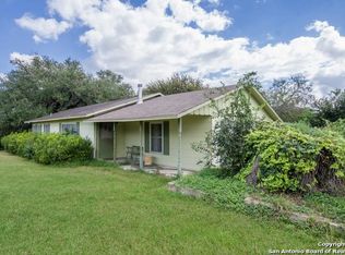 1467 E Kingsbury St, Seguin, TX 78155