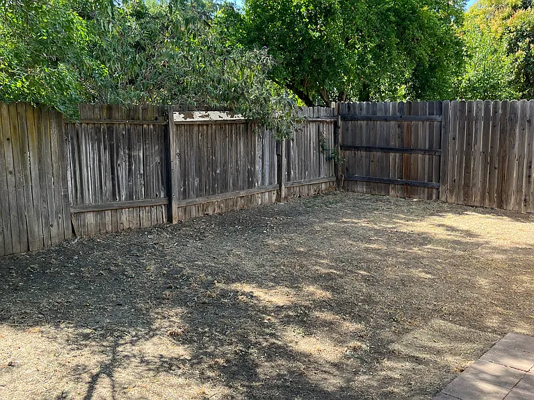1809 Monarch Ln — Photo 3