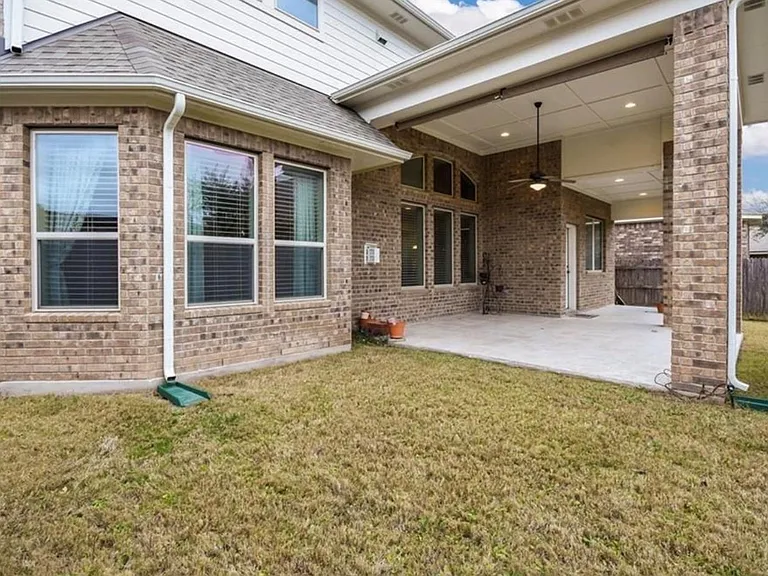 213 Simmons Dr — Photo 32