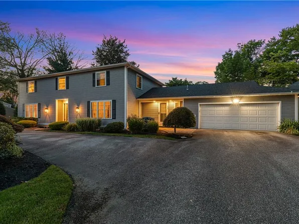 145 E Hill Dr, Cranston, RI 02920
