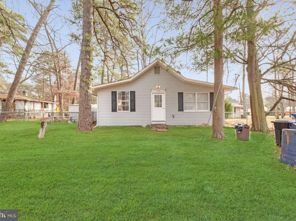 208 E Lakeshore Dr, Browns Mills, NJ 08015