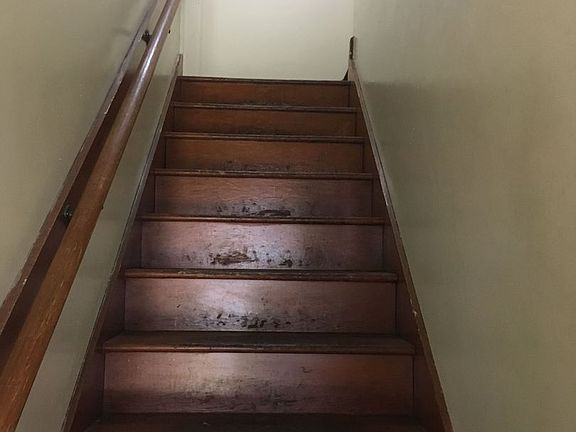 4th image of 121 W 2nd St #1