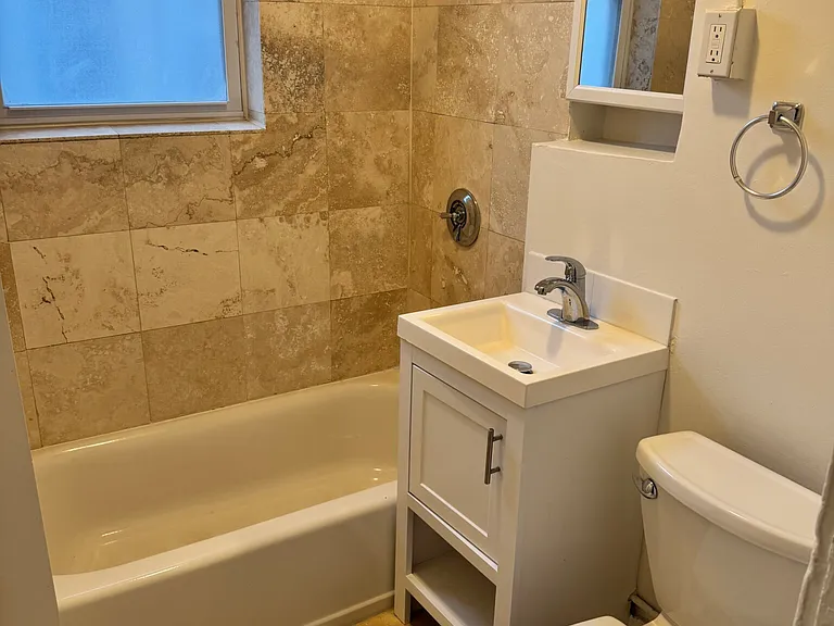 224 Hanover St #20X — Photo 5