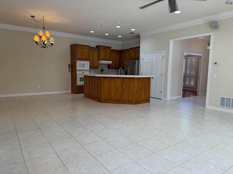 4 Warwick Ct — Photo 11