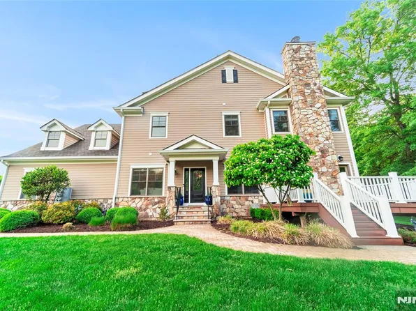 32 Cherrywood Ct #7004, River Vale, NJ 07675