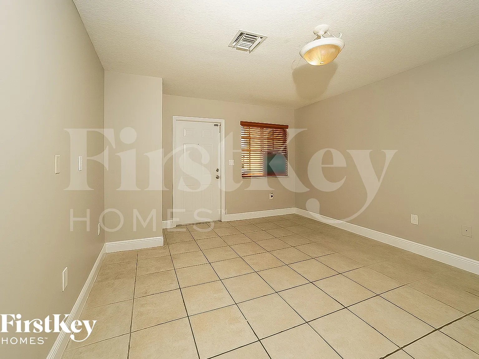 3 bed, 2.5 bath, 1676 sqft, $2,320 — Photo 2