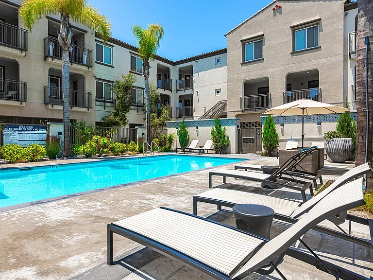 Los Alamitos Luxury Apartments — Photo 81