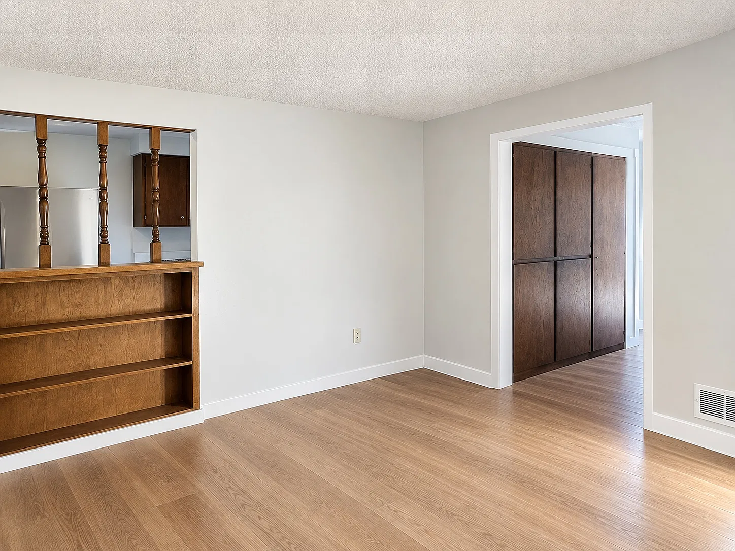 2 bed, 1000 sqft, $1,600 — Photo 3