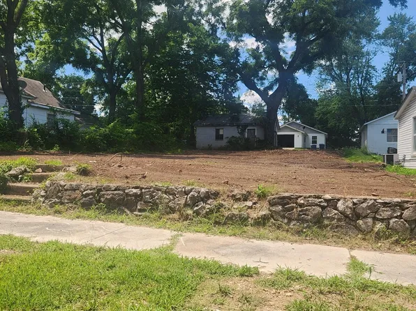 322 N Maple Ave, Joplin, MO 64801