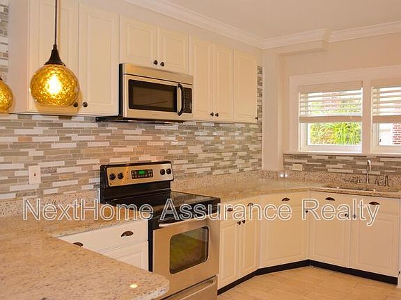 3rd image of 2561 Dellwood Ave