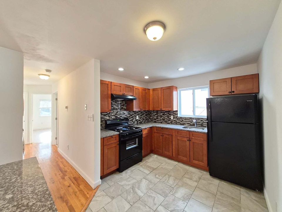 1st image of 54 Poplar Ave #1