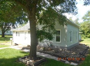 302 S 4th St, Fairbank, IA 50629