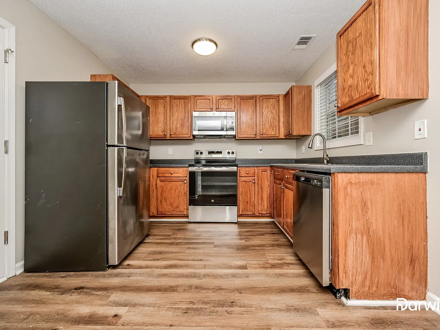 3 bed, 2.5 bath, 1583 sqft, $1,795 — Photo 4