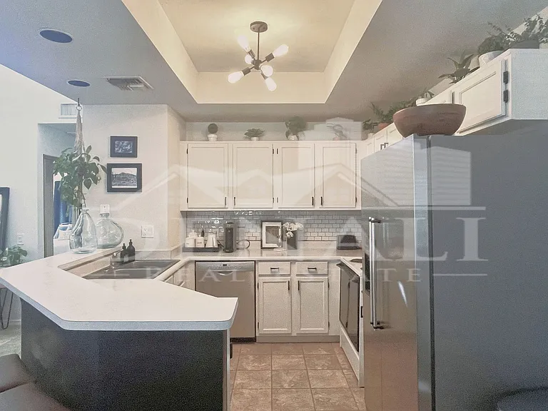 1017 E Maryland Ave #218 — Photo 5