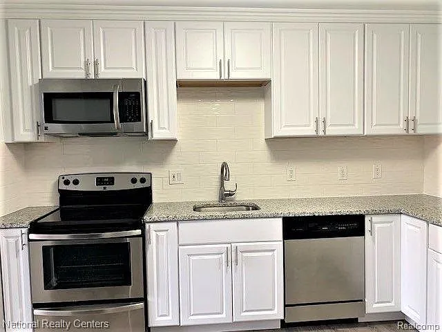 33853 Pondview Cir #23 — Photo 4