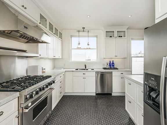 5th image of 2235 Beach St APT 301