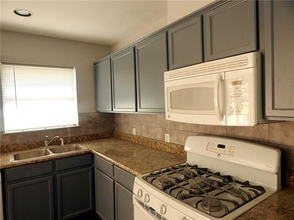 2nd image of 1901 Dorothy Dr