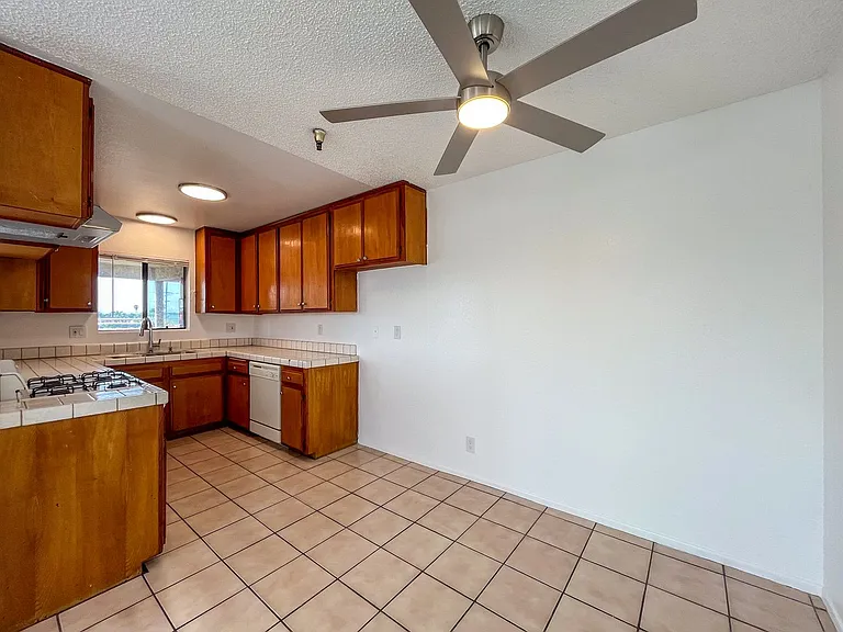 11943 Grevillea Ave — Photo 11