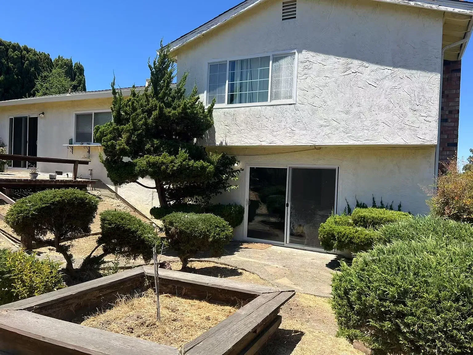 4 bed, 2192 sqft, $3,675 — Photo 2