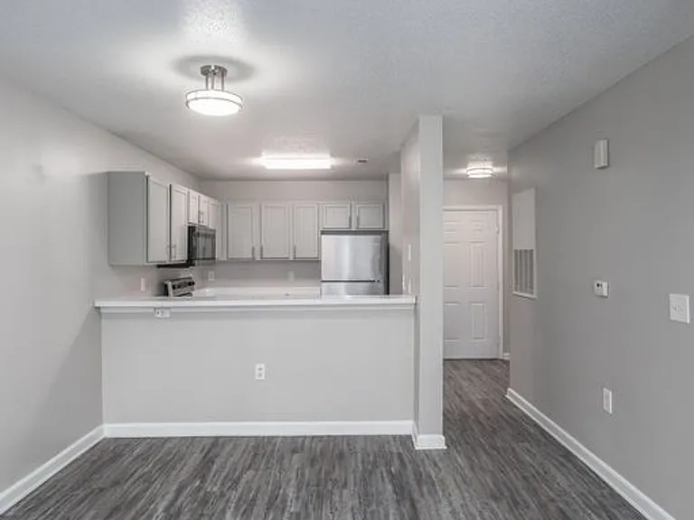 Wendover Ridge Apartments — Photo 9