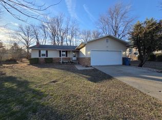 1025 Lake Shore Dr, Mount Vernon, IL 62864