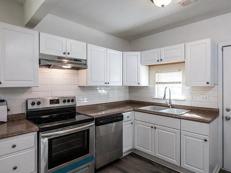 404 Paines Ave NW — Photo 1