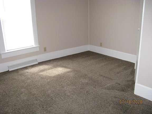 3rd image of 289 Forest Ave