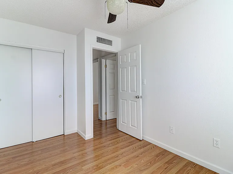 17032 N 16th Dr #7 — Photo 9