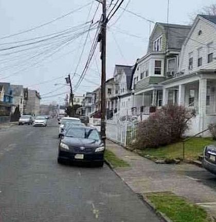 Exterior Neighborhood (street photo)