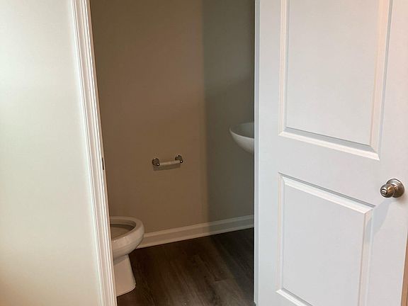 3rd image of 9 F Floyd Ave