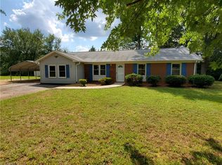 2208 Fairstone Ct, Winston Salem, NC 27106