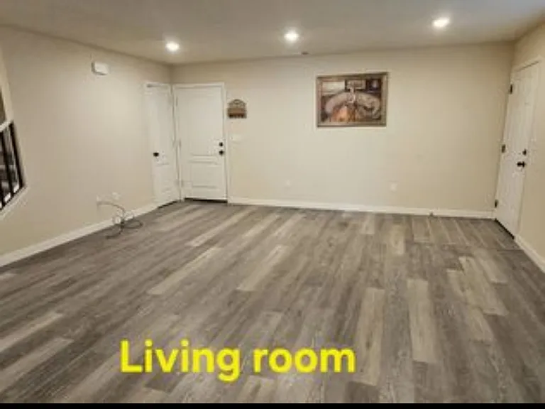 930 W Alameda St #B — Photo 2