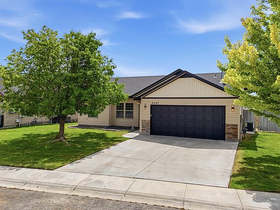 4th image of 2507 E Carmel Ct