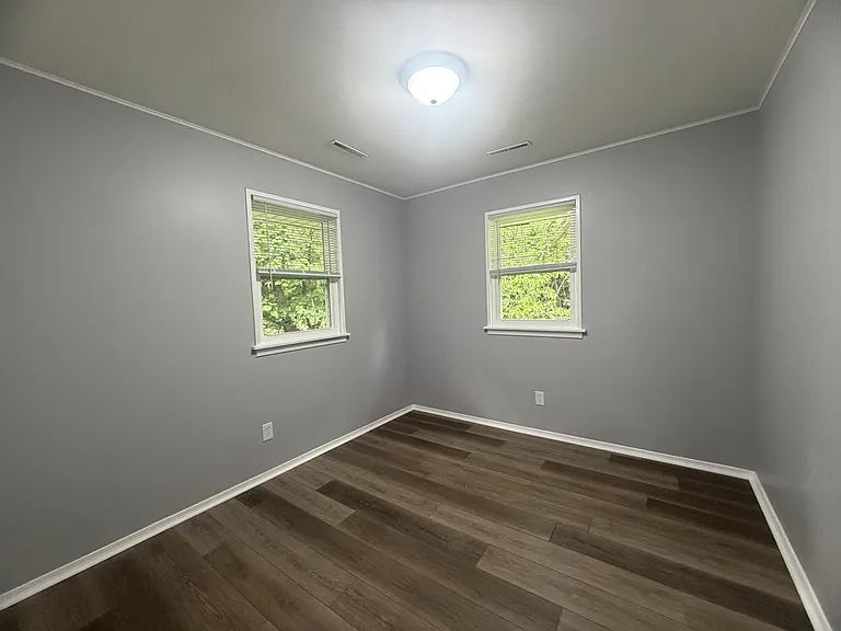 902 E Frederick St — Photo 10