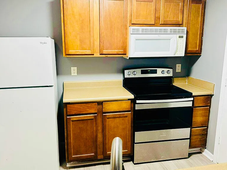 Capital Luxury Condominiums — Photo 19