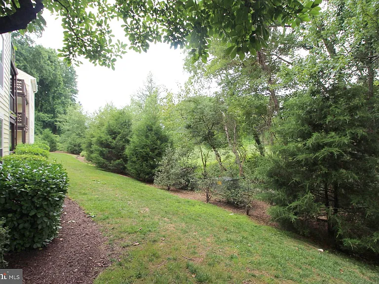 10118 Oakton Terrace Rd #10118 — Photo 19