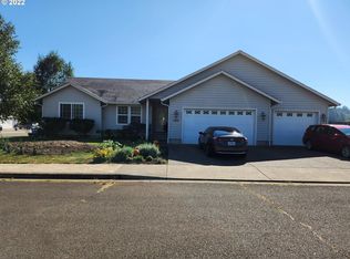1744 Pine Crest Ave, Sutherlin, OR 97479
