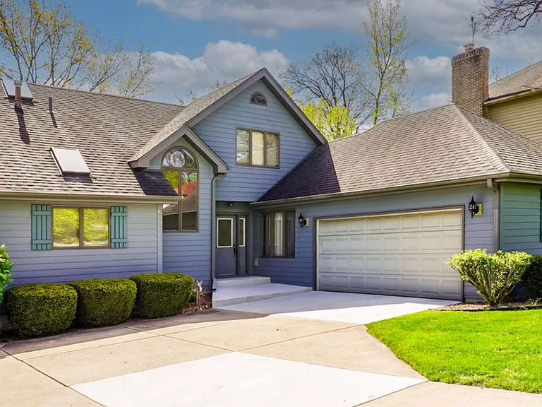 8735 Hanley Ln — Photo 1