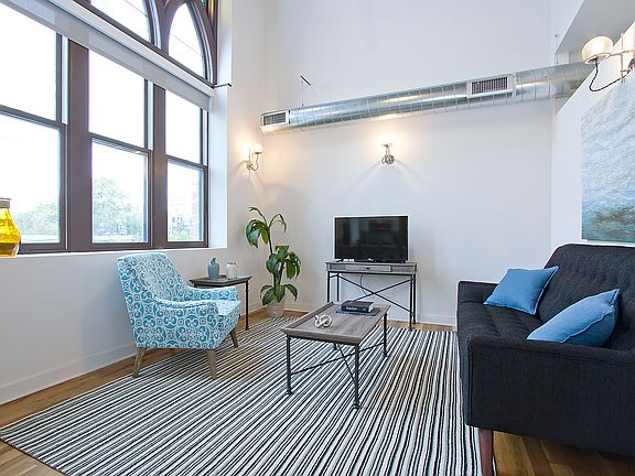 2nd image of 1336 N Damen Ave #203