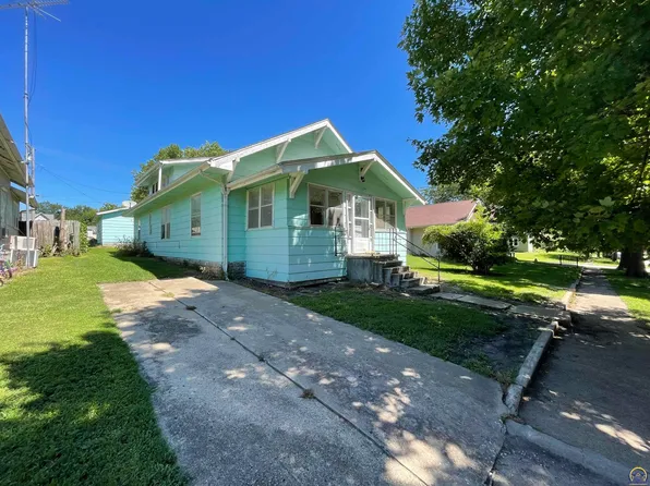 212 W 14th St, Horton, KS 66439