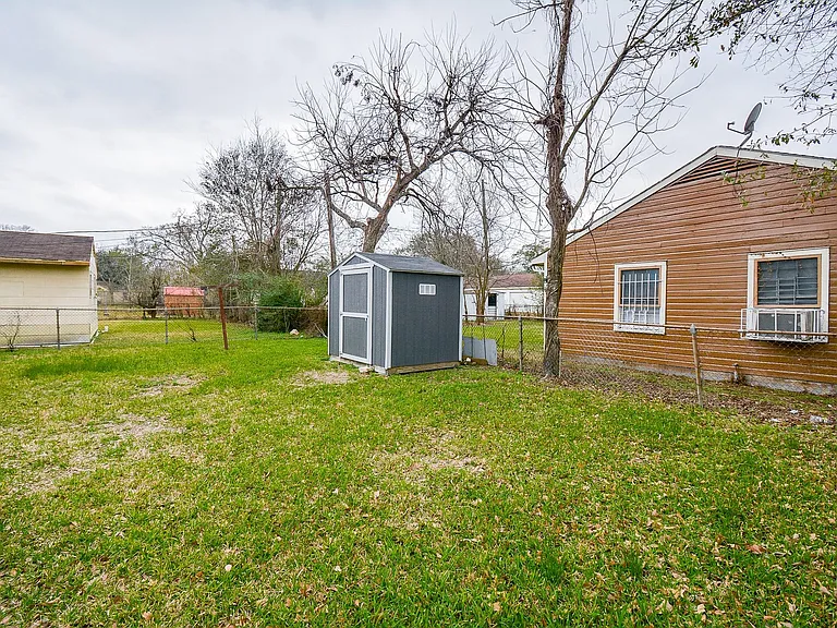 6422 Sherwood Dr — Photo 24