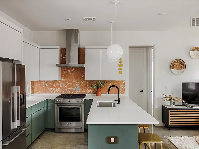 43 Lynn St — Photo 10