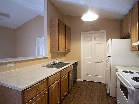 4th image of 120 Buckhorn Ct