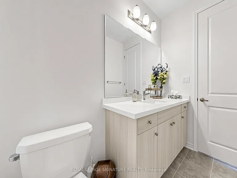 635 Newlove St — Photo 44