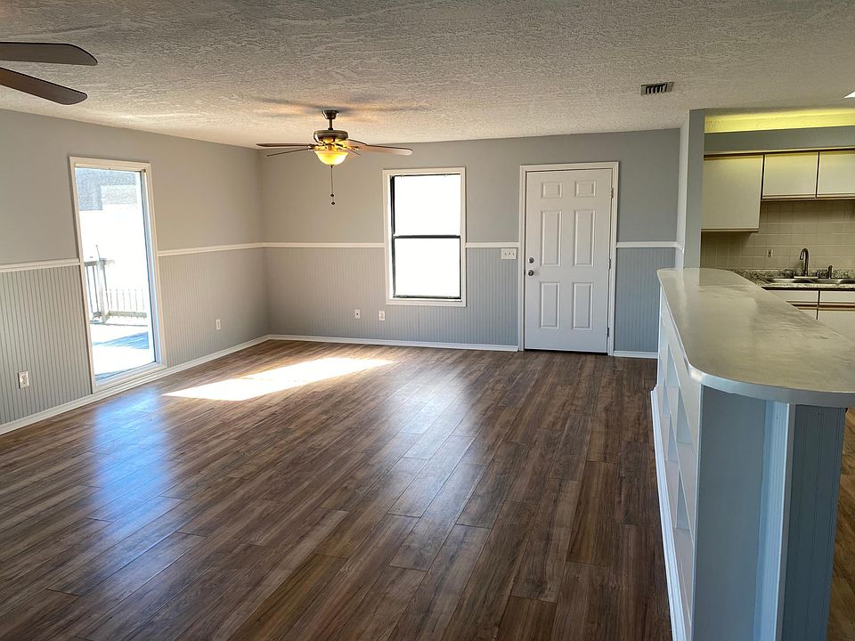 1st image of 834A Tarpon Ave