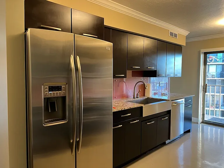 245 N Vine St #901 — Photo 31